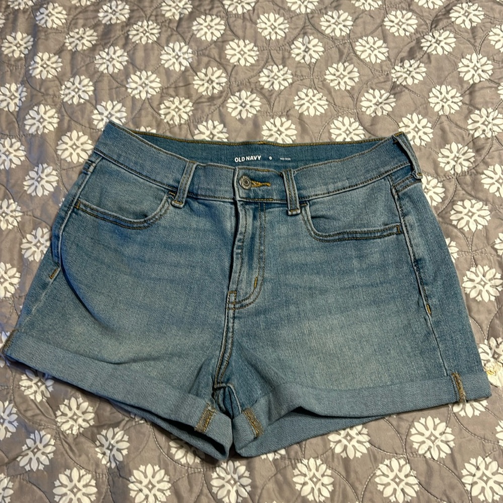 Old Navy size 0 Mid Rise Jean Shorts with Cuff, Medium Wash